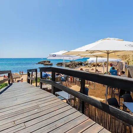 Beachfront Dos Aveiros Διαμέρισμα Αλμπουφέιρα