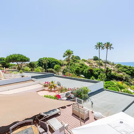 Beachfront Dos Aveiros 아파트