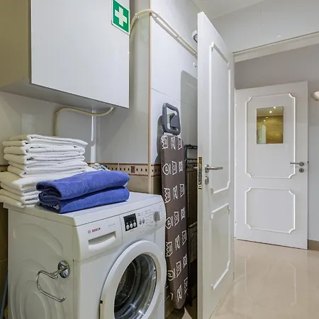 Beachfront Dos Aveiros 아파트 *