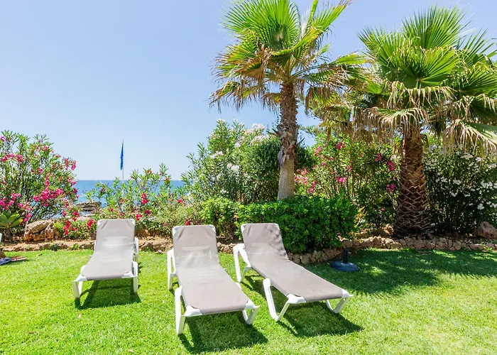 Beachfront Dos Aveiros البوفيرا