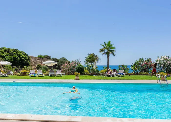 Beachfront Dos Aveiros * البوفيرا